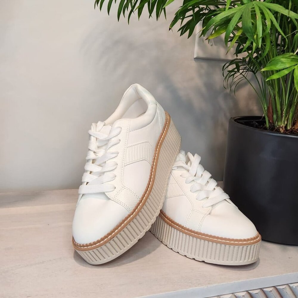 DV Platform Sneakers - Size 8 - Classic White - Fall Style - Tiger Sneakers Shoe